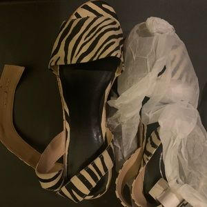BRAND NEW H&M Platform Sandals